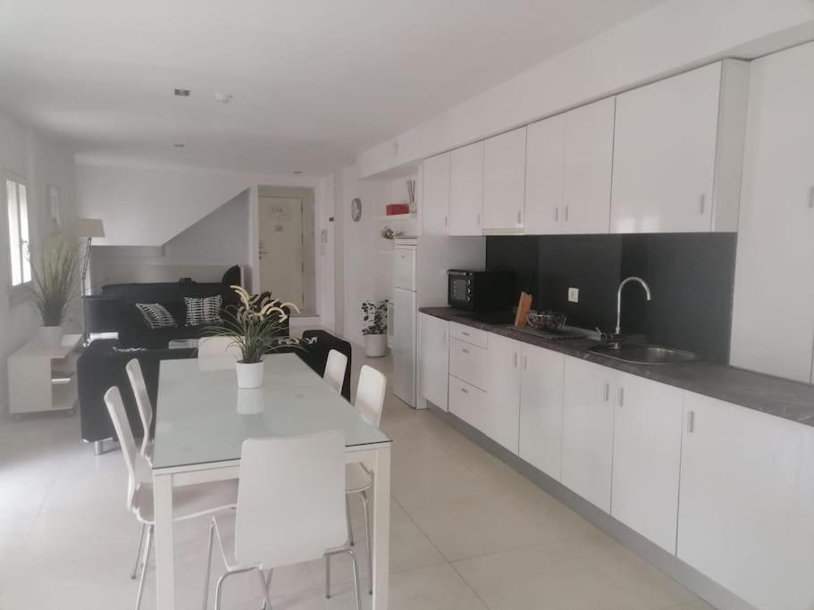그라나다 Spacious Loft / Literally At The Foot Of Alhambra 아파트 외부 사진
