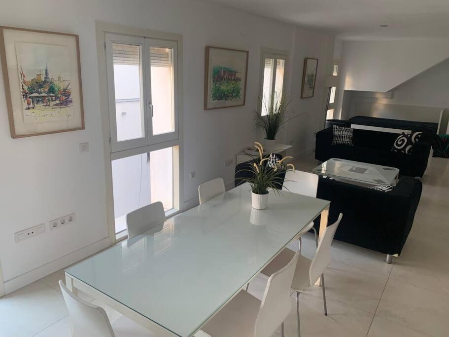 그라나다 Spacious Loft / Literally At The Foot Of Alhambra 아파트 외부 사진